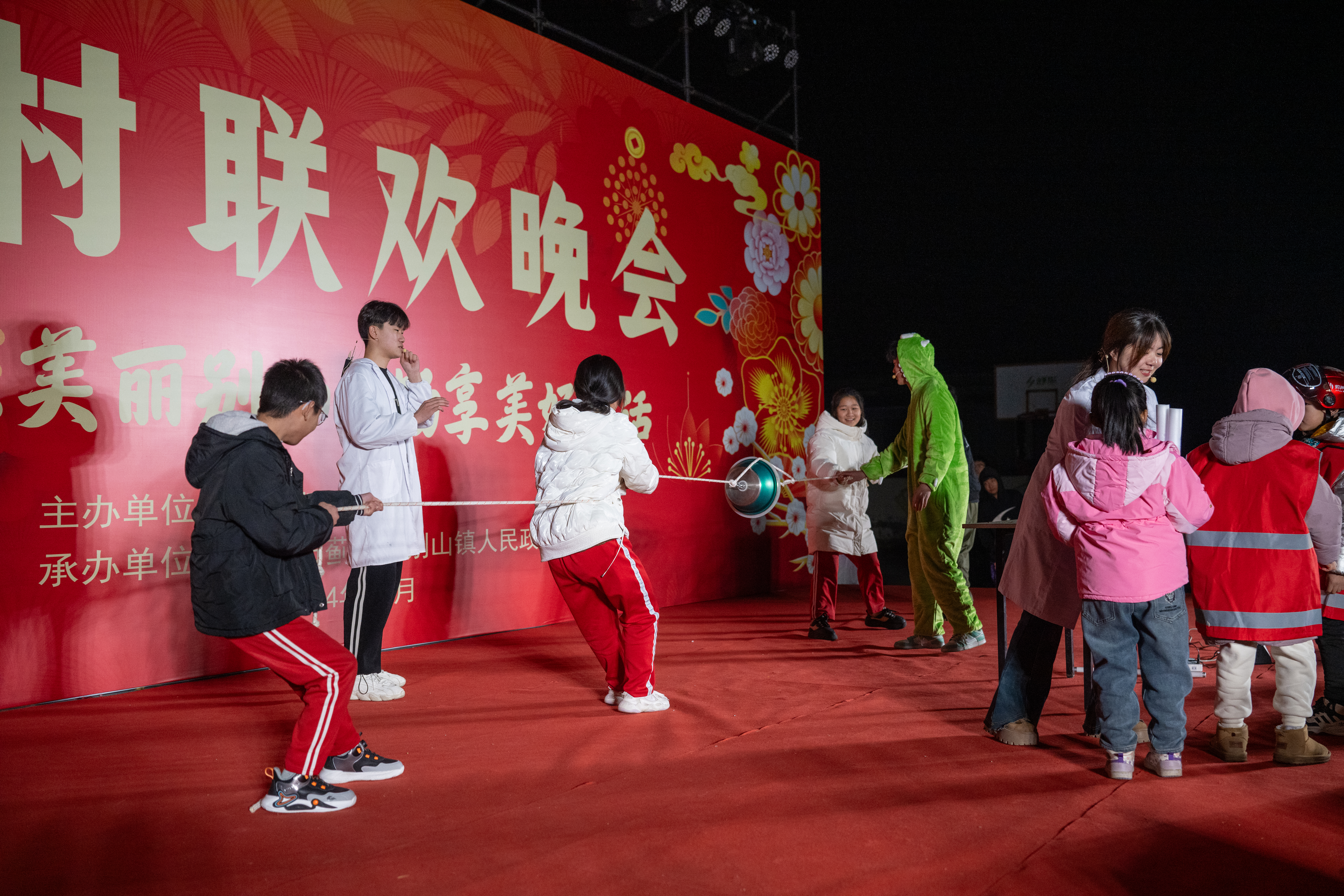 维多利亚vic119赴蓟州区别山镇举办乡村联欢晚会